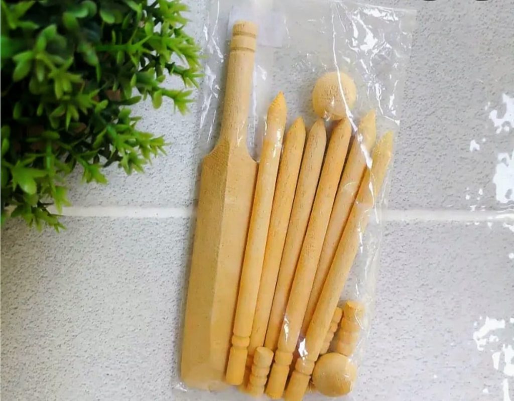 Cricket Topper Set