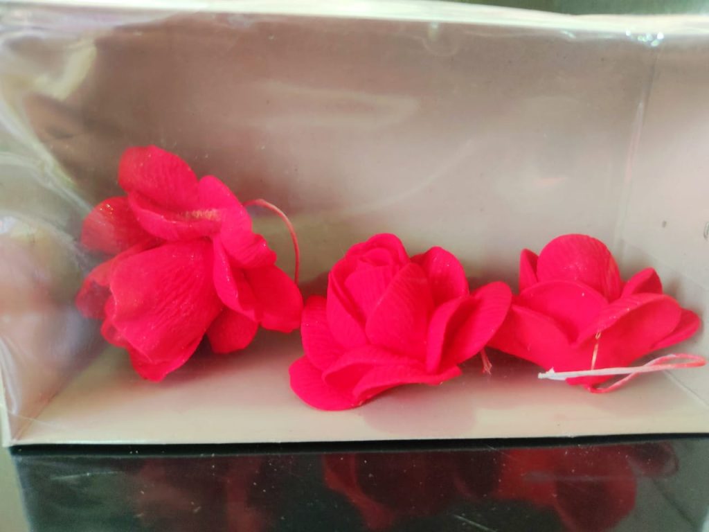 Gumpaste 3 Small Roses Box